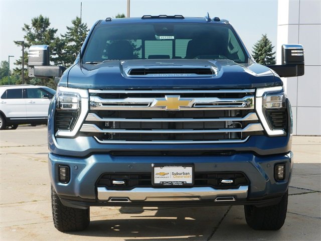 2025 Chevrolet Silverado 3500HD High Country photo 2