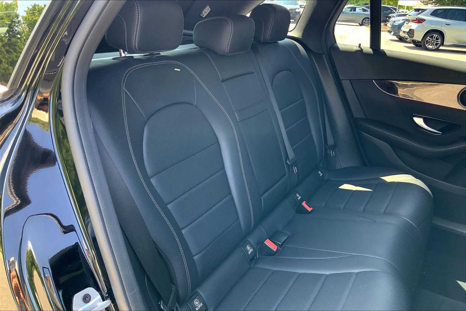 2021 Mercedes Benz GLC 300 photo 19