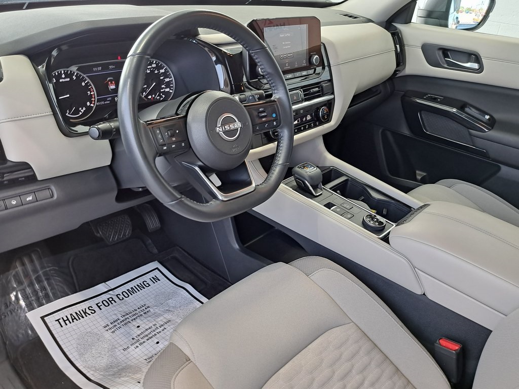 2022 Nissan Pathfinder SV photo 6