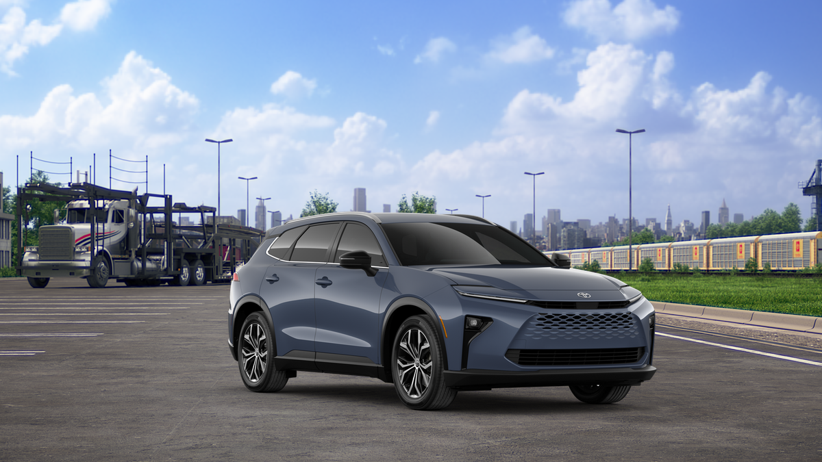 2025 Toyota Crown Signia XLE photo 10