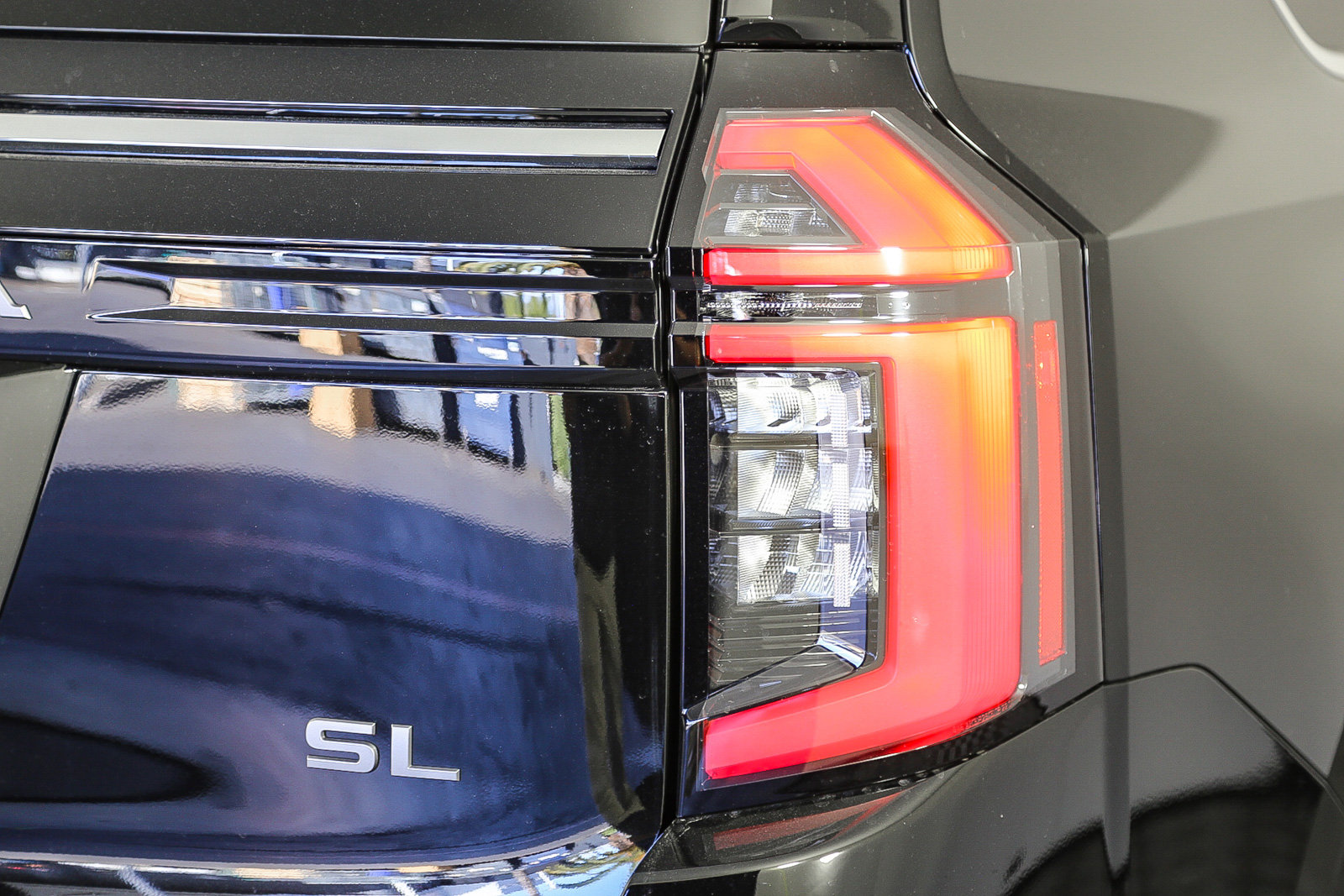 2025 Nissan Armada SL photo 7