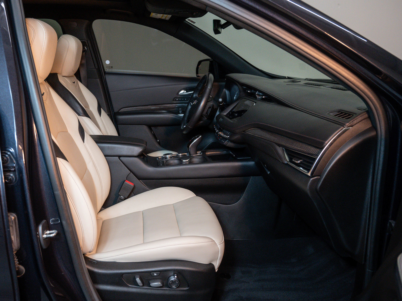 2023 Cadillac XT4 Sport photo 7