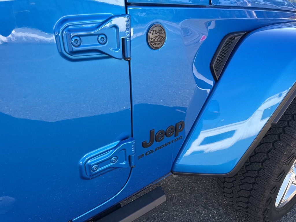 2024 Jeep Gladiator photo 14