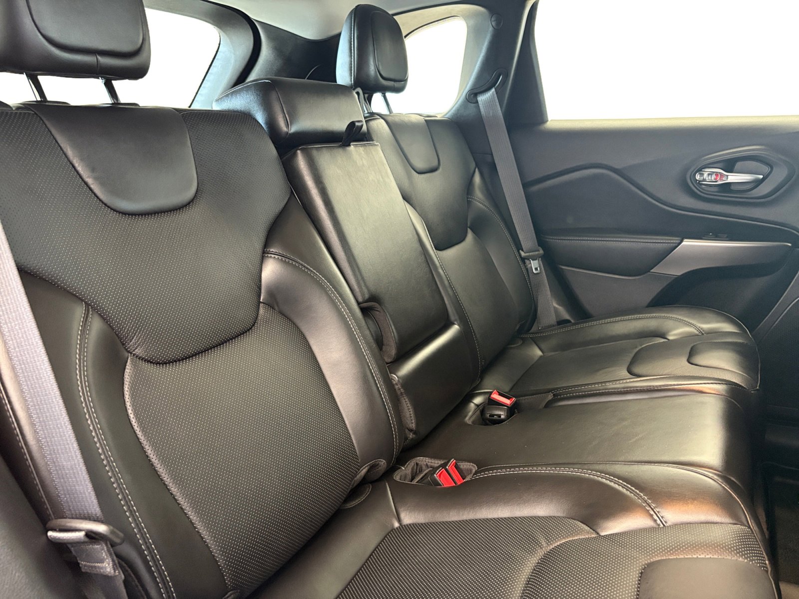 2020 Jeep Cherokee Limited photo 29
