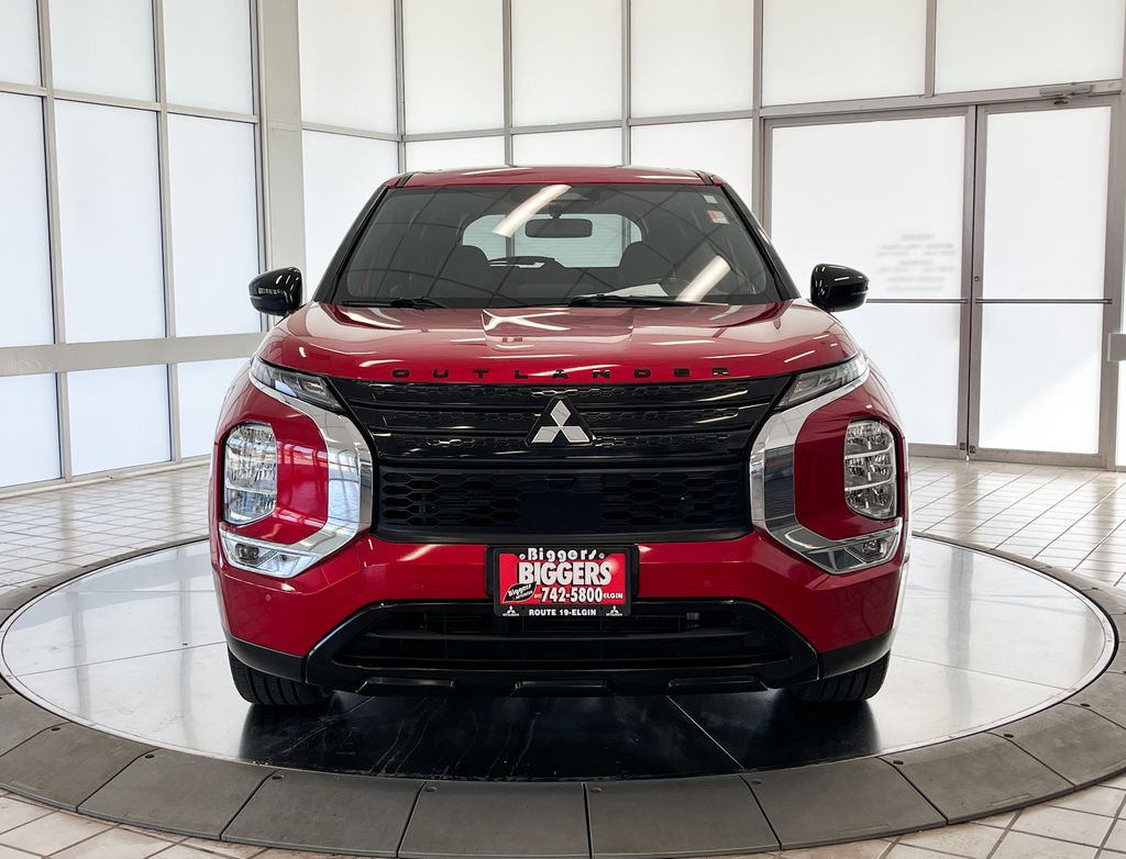 2022 Mitsubishi Outlander Black Edition photo 3
