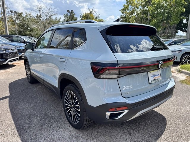 2025 Volkswagen Taos SE photo 3