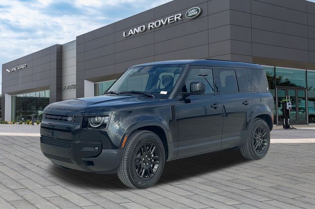 2026 Land Rover Defender S's photo