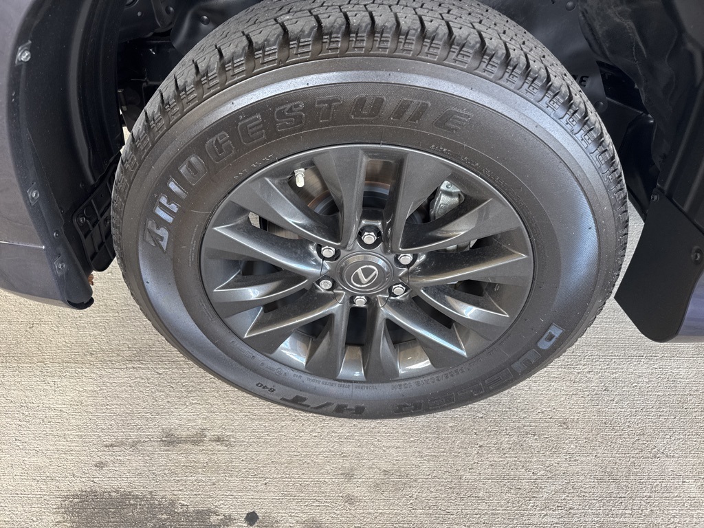 2023 Lexus GX 460 Premium photo 2
