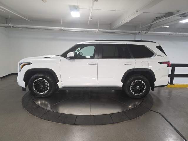 2024 Toyota Sequoia SR5 photo 4