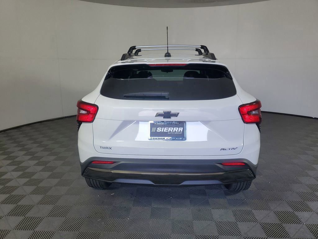2025 Chevrolet Trax ACTIV photo 2