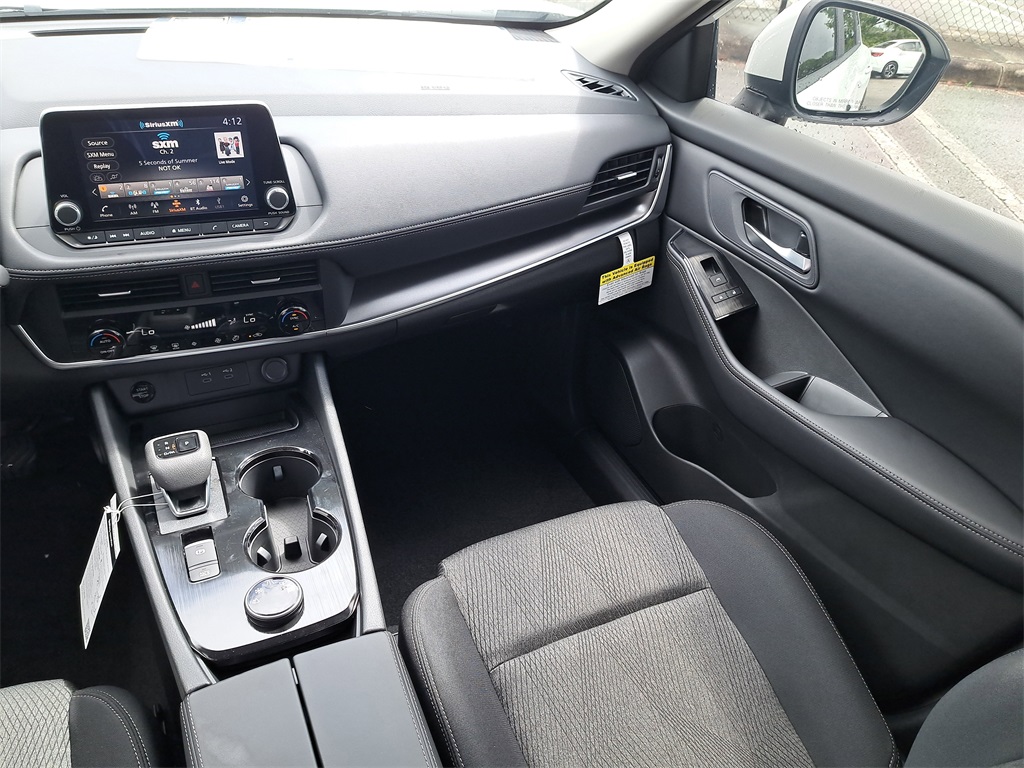 2026 Nissan Rogue SV photo 17