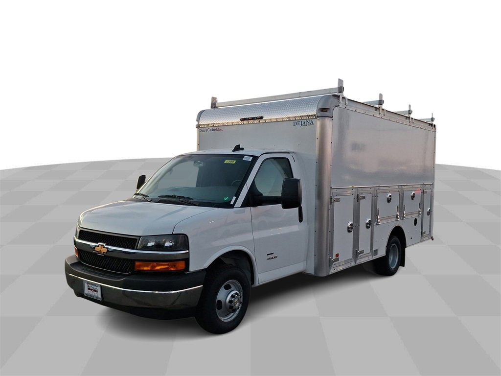 2025 Chevrolet Express Cutaway Base's photo