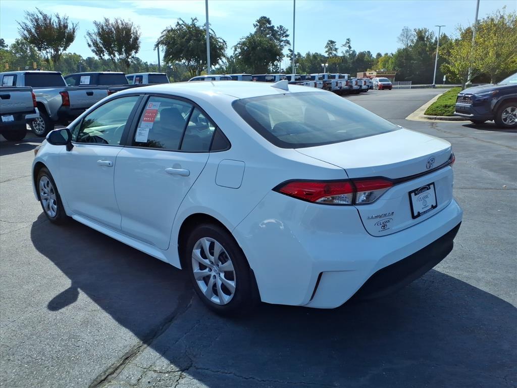 2026 Toyota Corolla LE photo 3