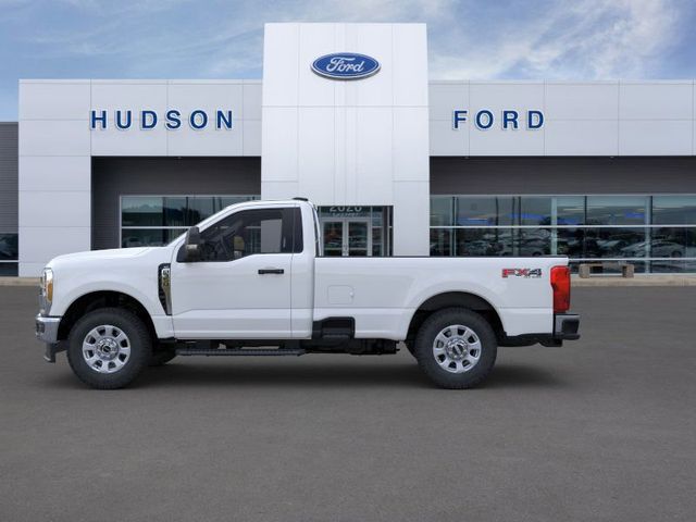 2025 Ford F-350 XLT photo 3
