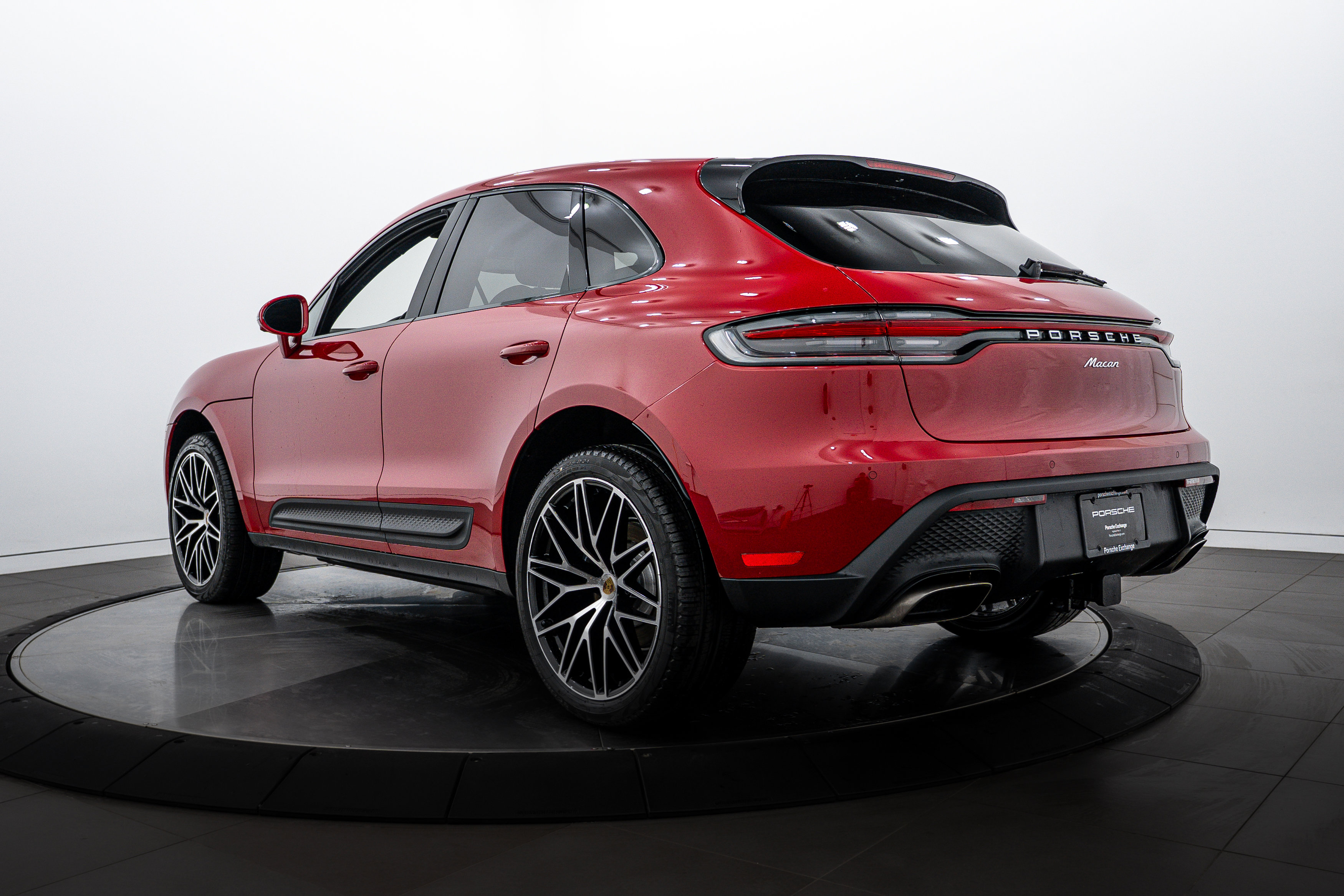 2026 Porsche Macan Base photo 3