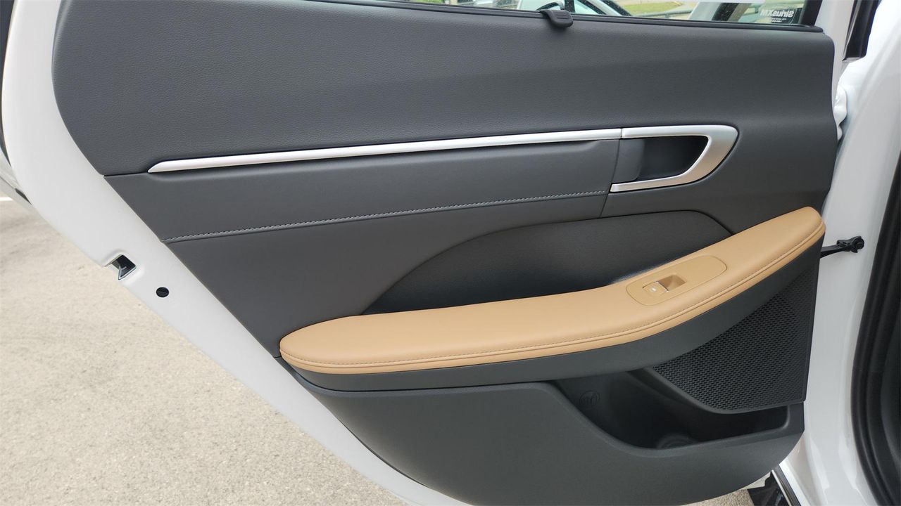 2025 Hyundai Sonata Hybrid Limited photo 18