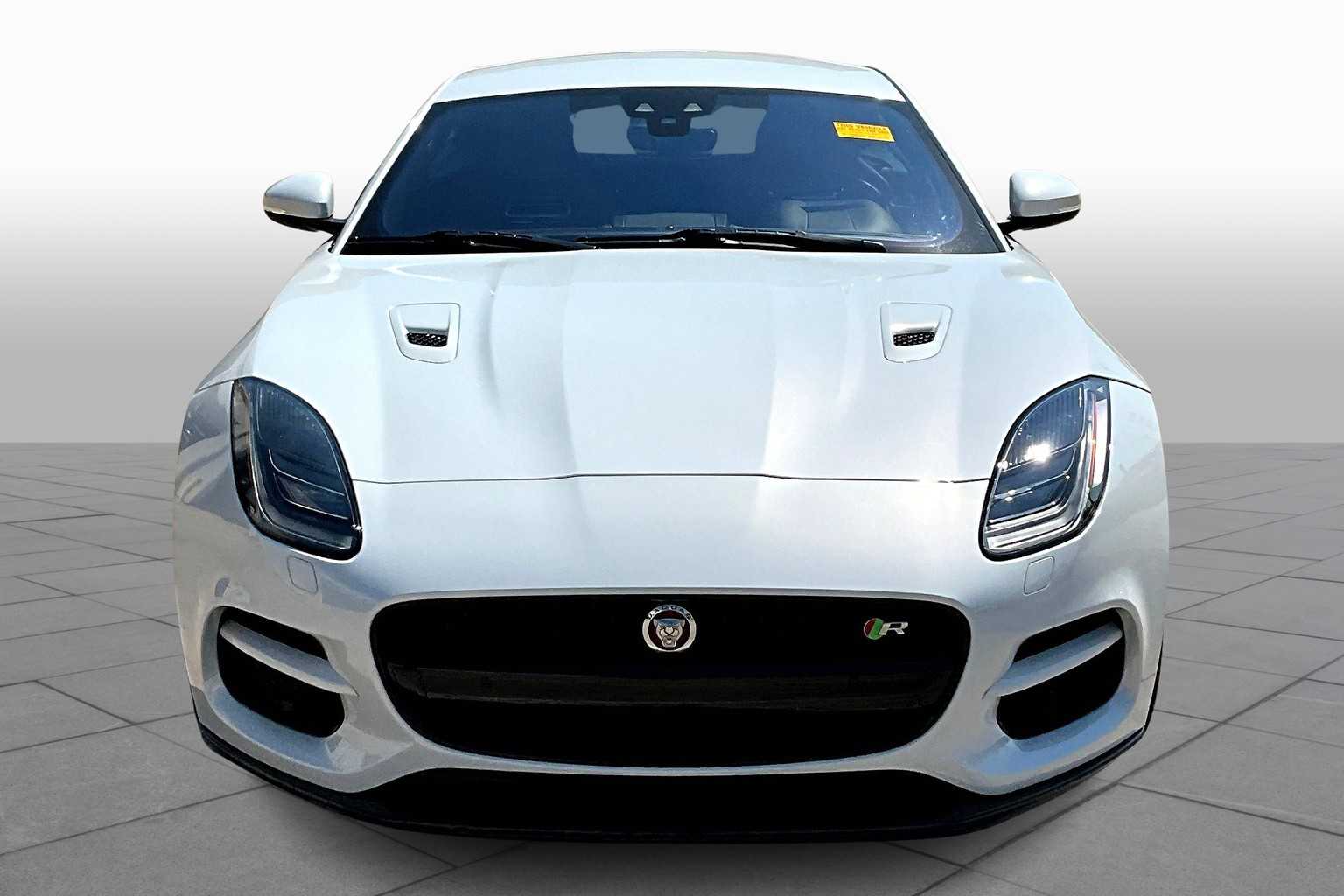 2020 Jaguar F-TYPE R photo 3