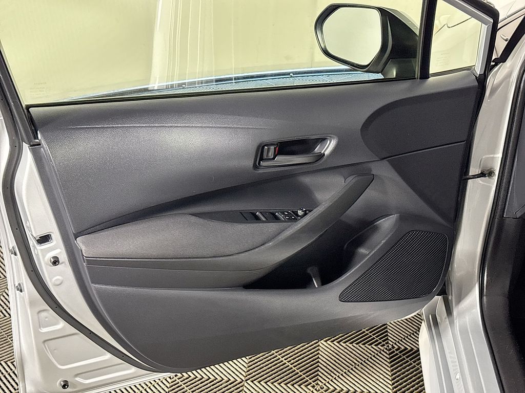 2023 Toyota Corolla LE photo 10