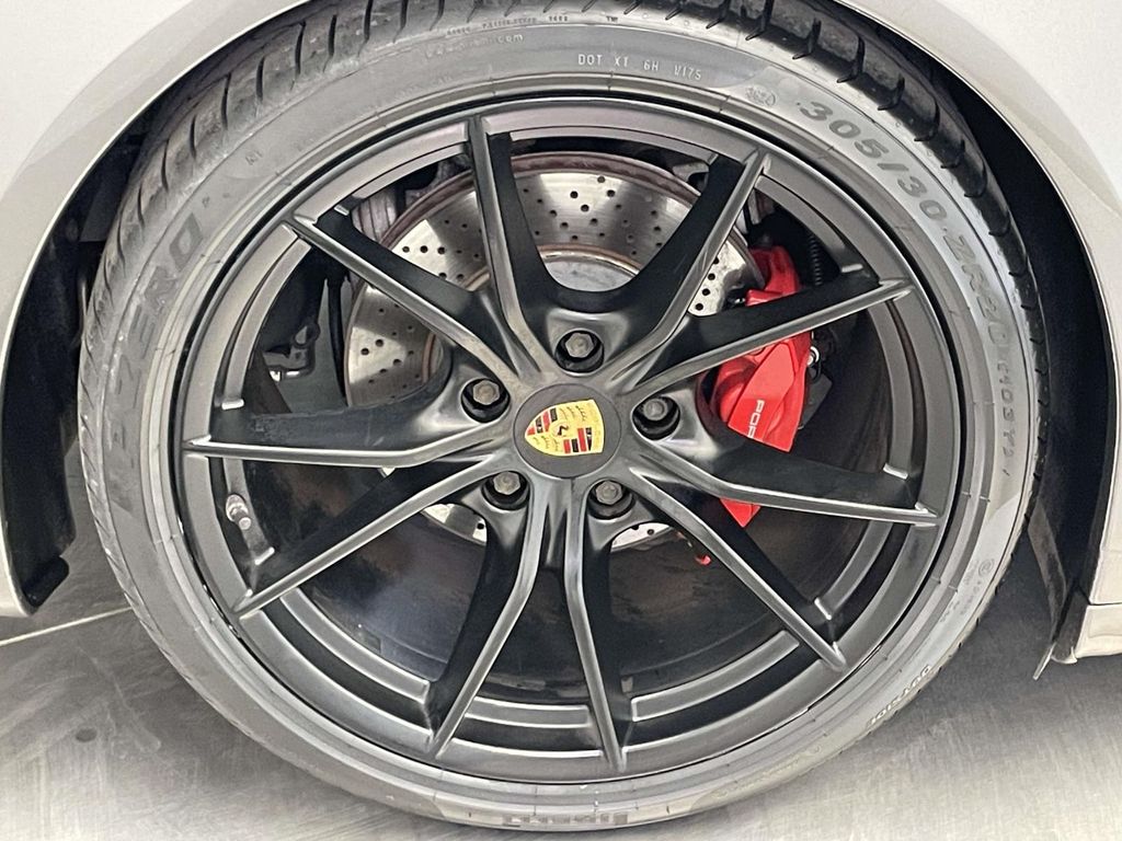 2017 Porsche 911 Targa 4 GTS photo 13