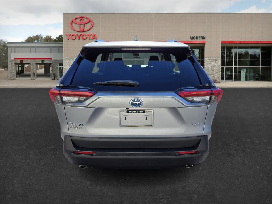 2022 Toyota RAV4 Hybrid XLE photo 4