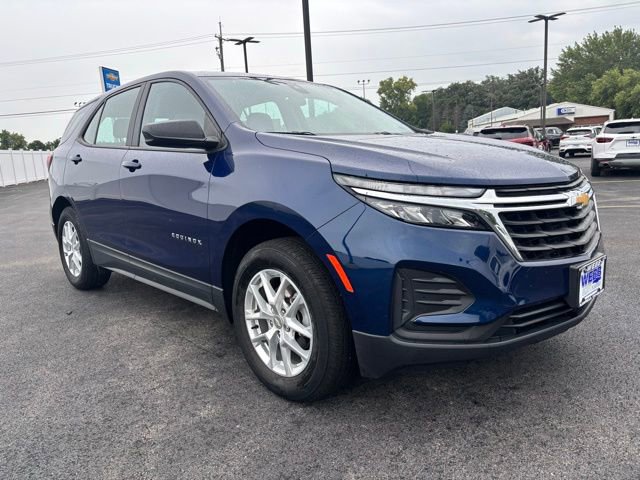 2023 Chevrolet Equinox LS photo 3