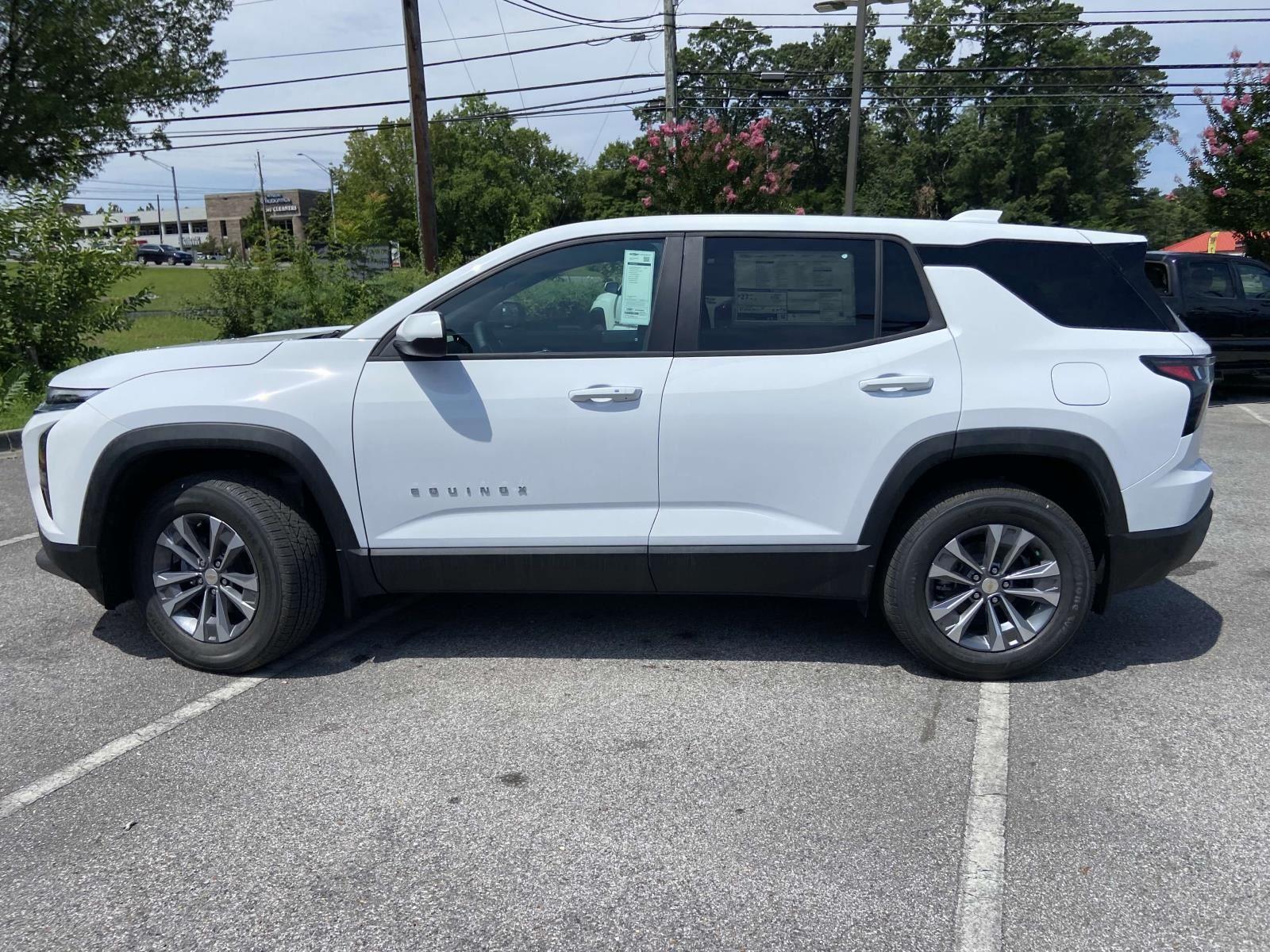 2026 Chevrolet Equinox LT photo 2