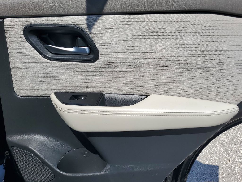 2023 Nissan Rogue SV photo 40