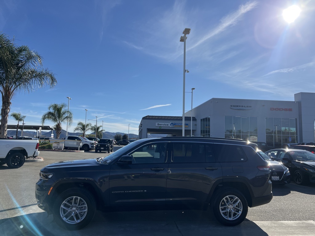2025 Jeep Grand Cherokee Laredo photo 3