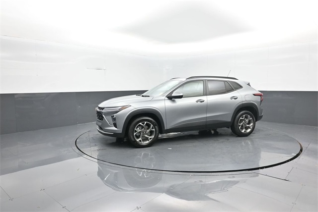 2024 Chevrolet Trax LT photo 3