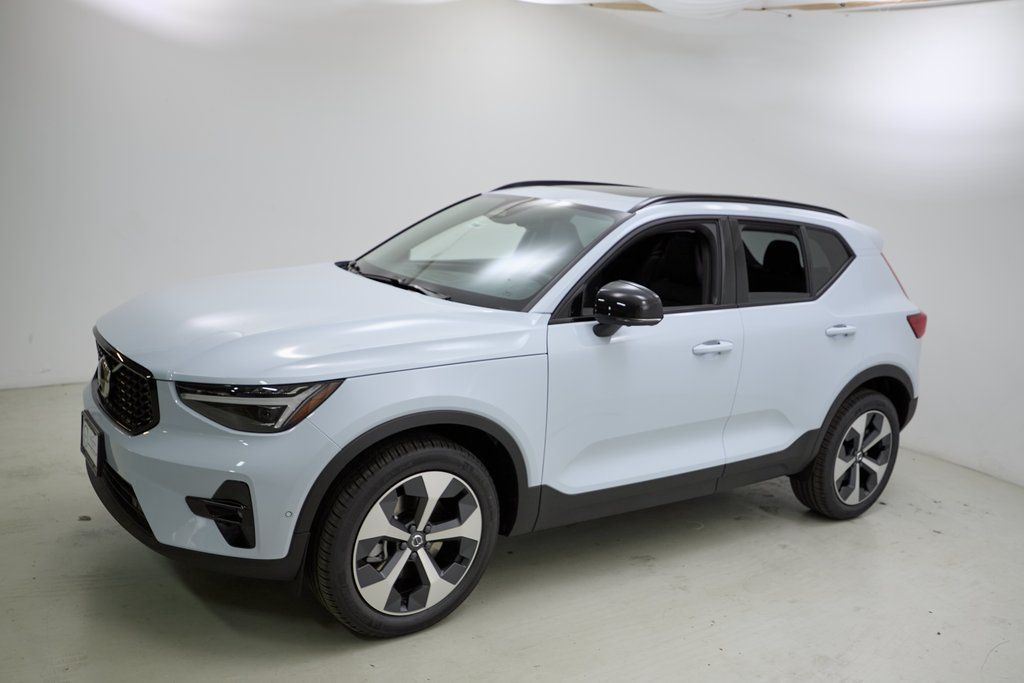 2026 VOLVO XC40 - Image 5