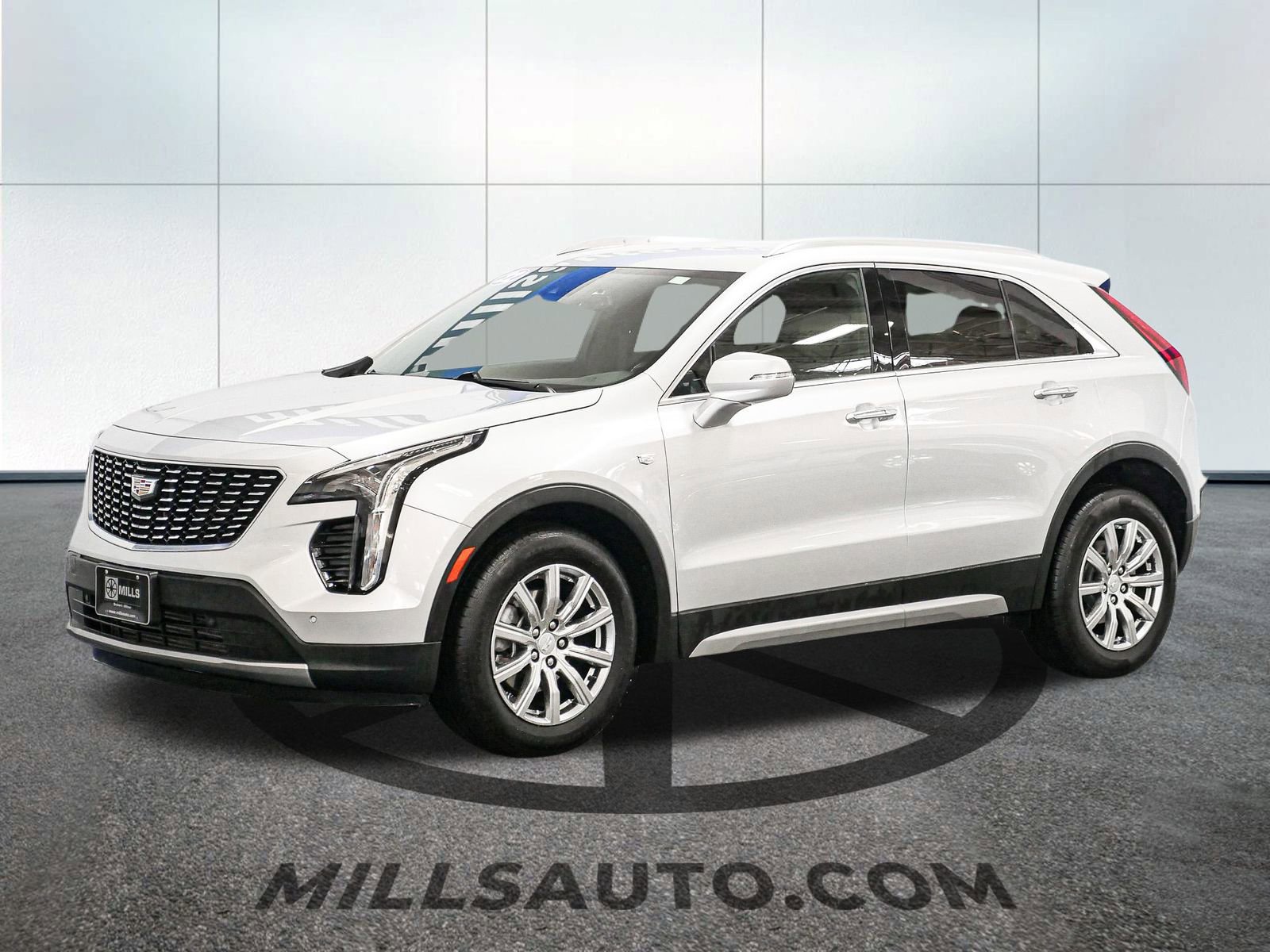 Used 2022 Cadillac XT4 Premium Luxury with VIN 1GYFZDR47NF100074 for sale in Baxter, Minnesota
