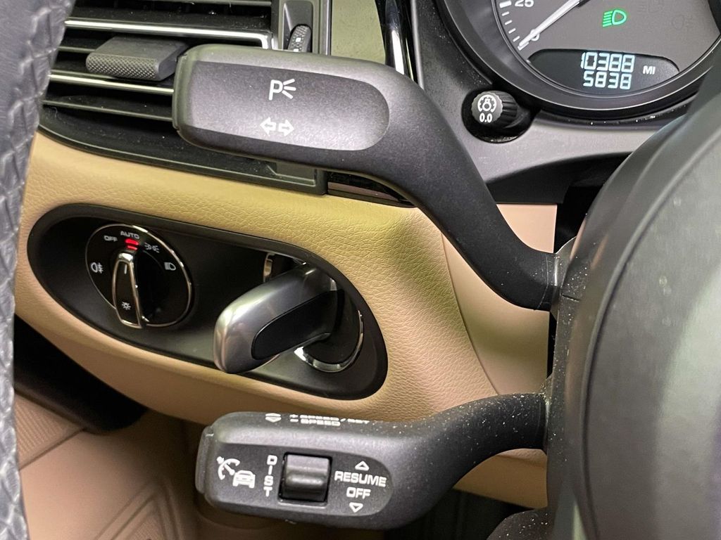 2024 Porsche Macan T photo 34