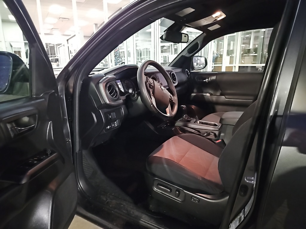 2023 Toyota Tacoma TRD Sport V6 photo 4