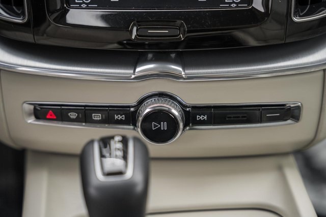 2019 Volvo XC60 T5 Momentum photo 22