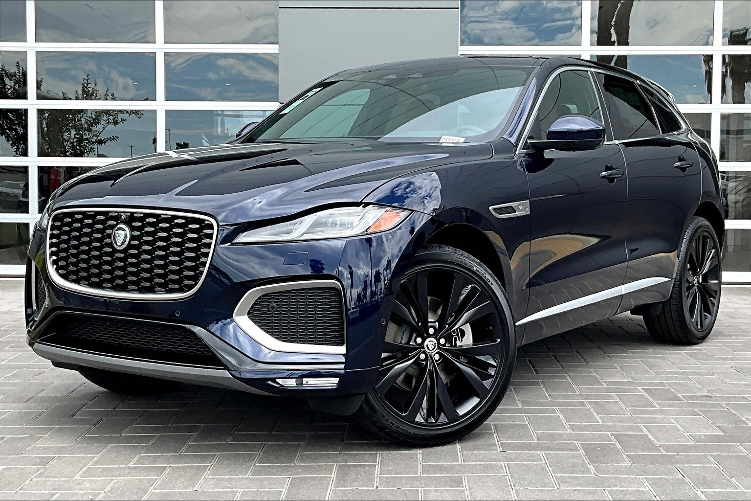 2026 Jaguar F-Pace R-Dynamic S's photo