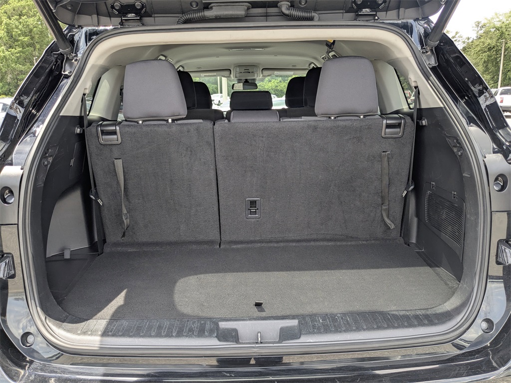 2023 Toyota Highlander LE photo 10
