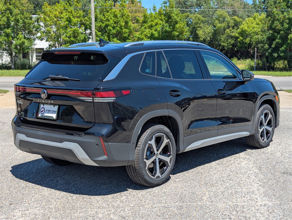 2025 Volkswagen Tiguan SE photo 3