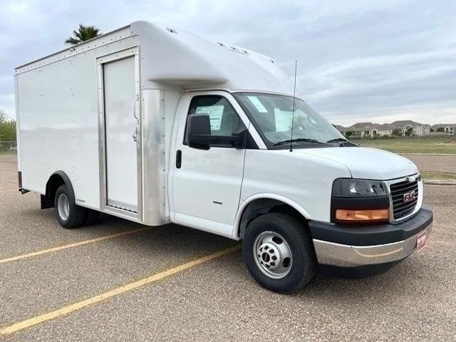 2023 GMC Savana Cutaway Work Van's photo