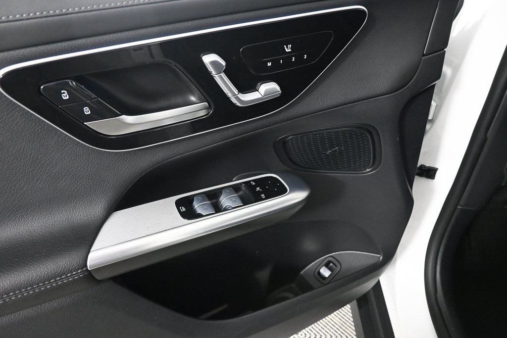 2024 Mercedes Benz GLC 300 4MATIC photo 6