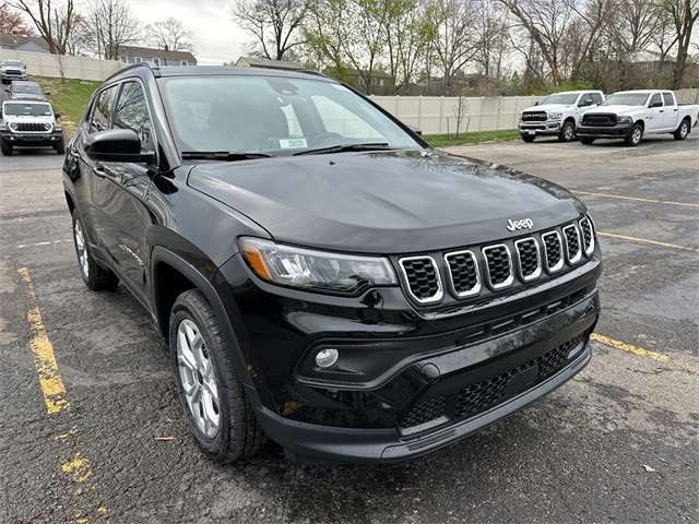 2025 Jeep Compass Latitude photo 4