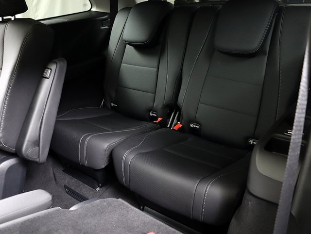 2026 Mercedes Benz GLS 450 4MATIC photo 13