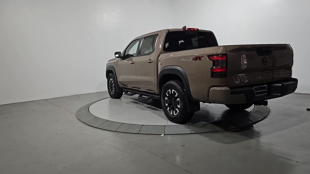 2023 Nissan Frontier PRO-4X photo 2