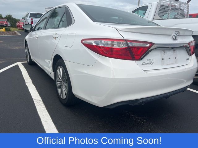 2016 Toyota Camry SE photo 2