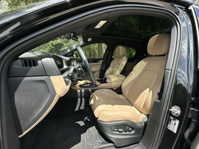 2024 Porsche Cayenne Coupe Base photo 4