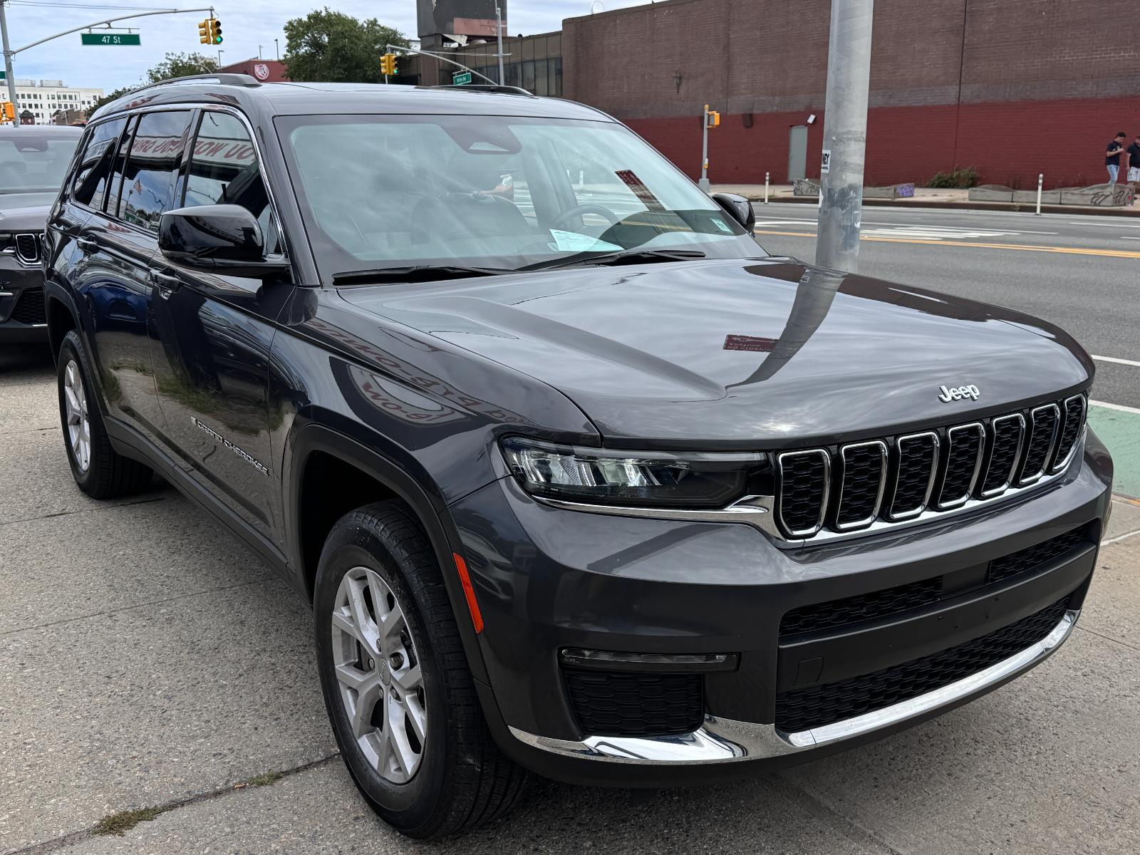 2022 Jeep Grand Cherokee Limited photo 3