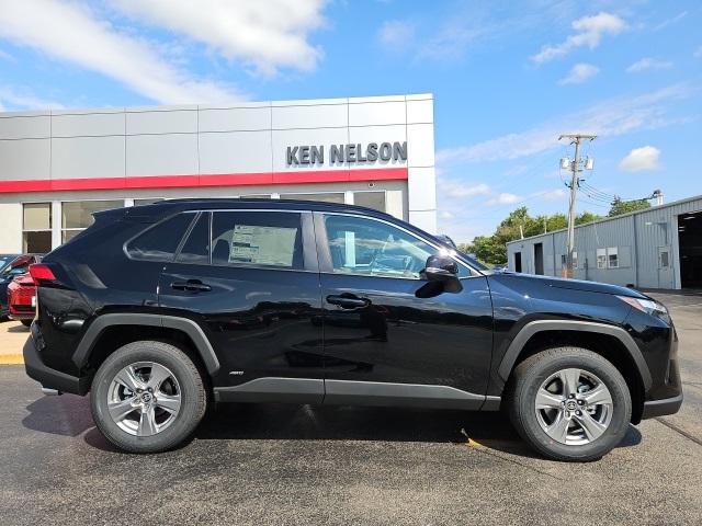 2025 Toyota RAV4 Hybrid XLE photo 14