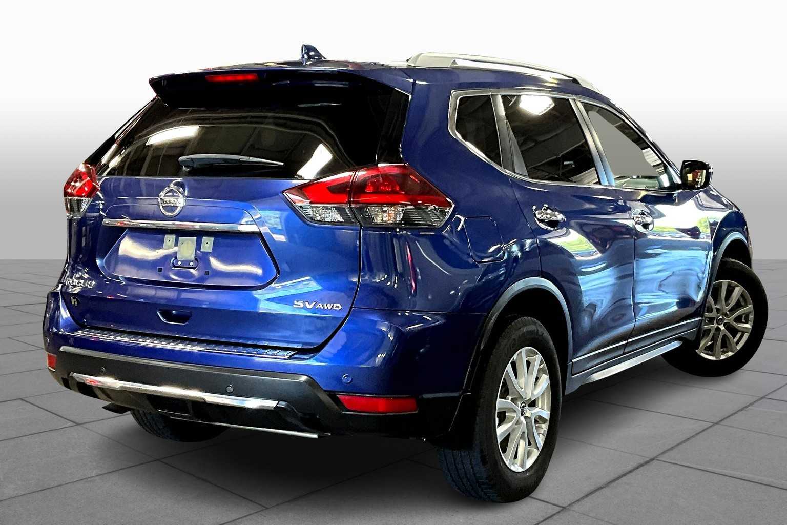 2019 Nissan Rogue SV photo 12