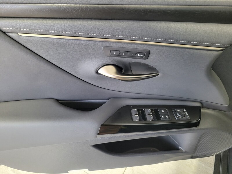 2023 Lexus ES 350 photo 18