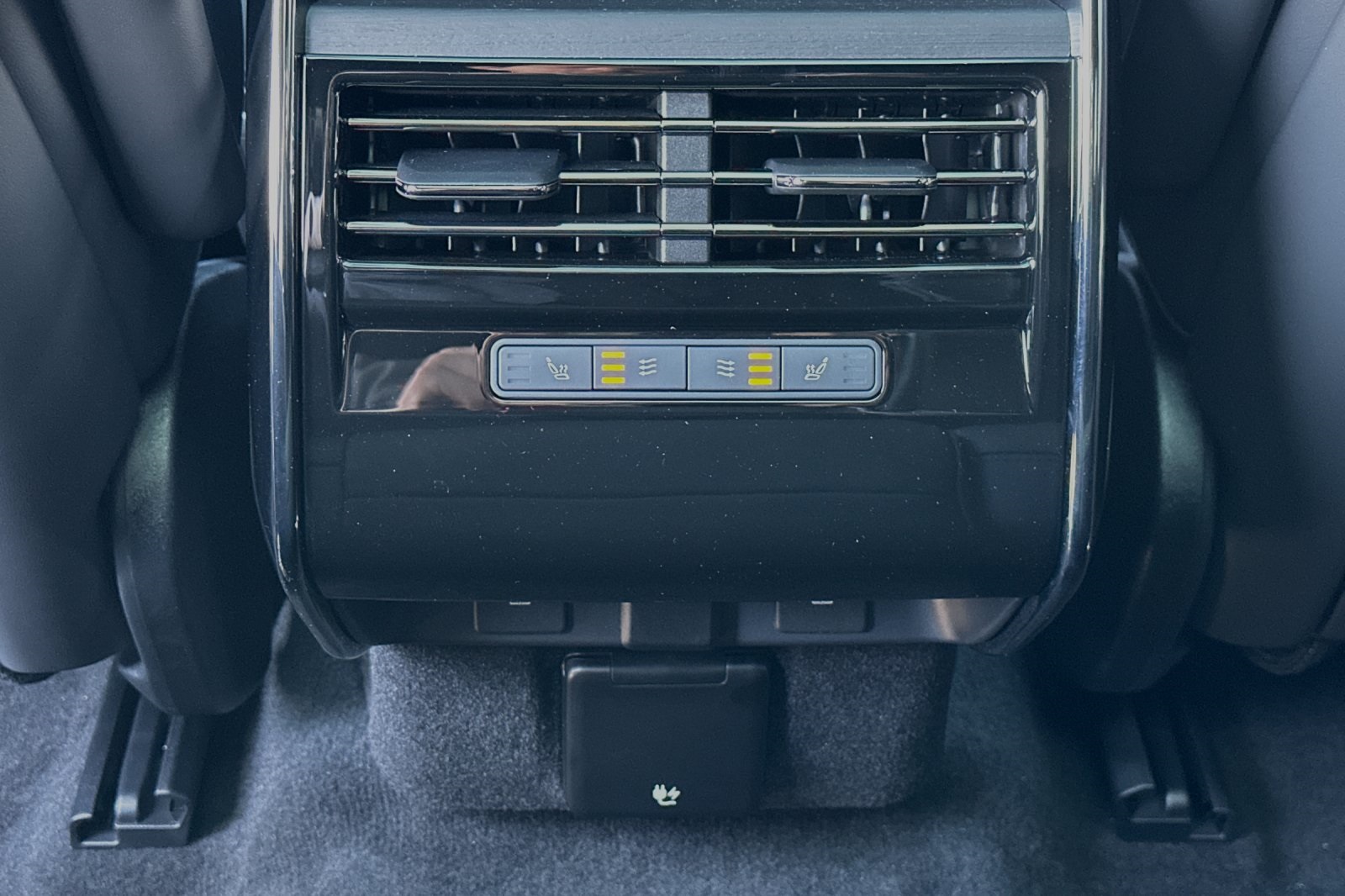 2025 Land Rover Range Rover Sport SE photo 13