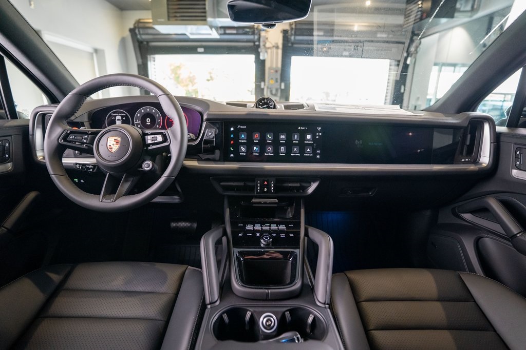 2025 Porsche Cayenne photo 14